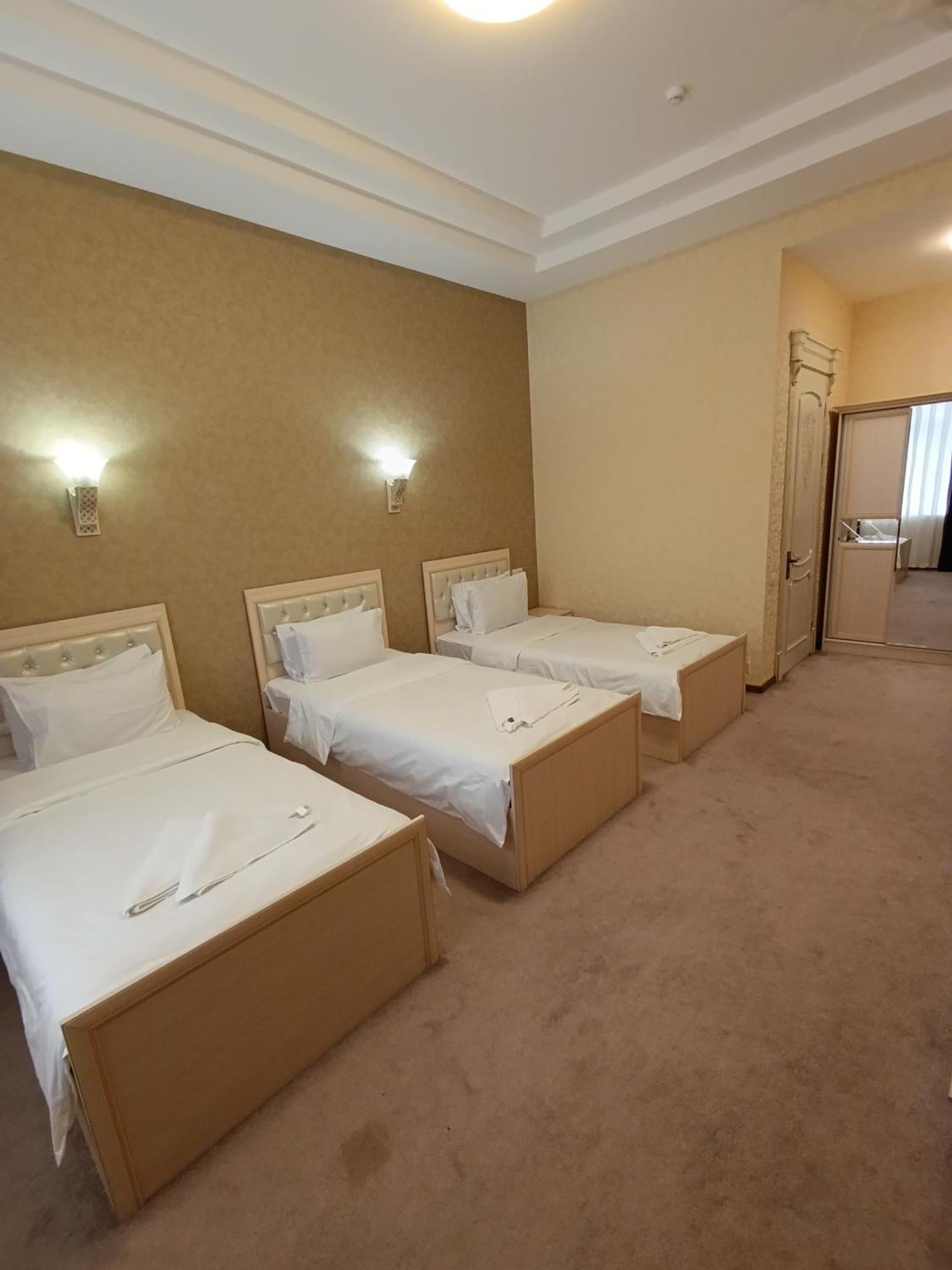 Grand Caravan Tashkent Bagian luar foto