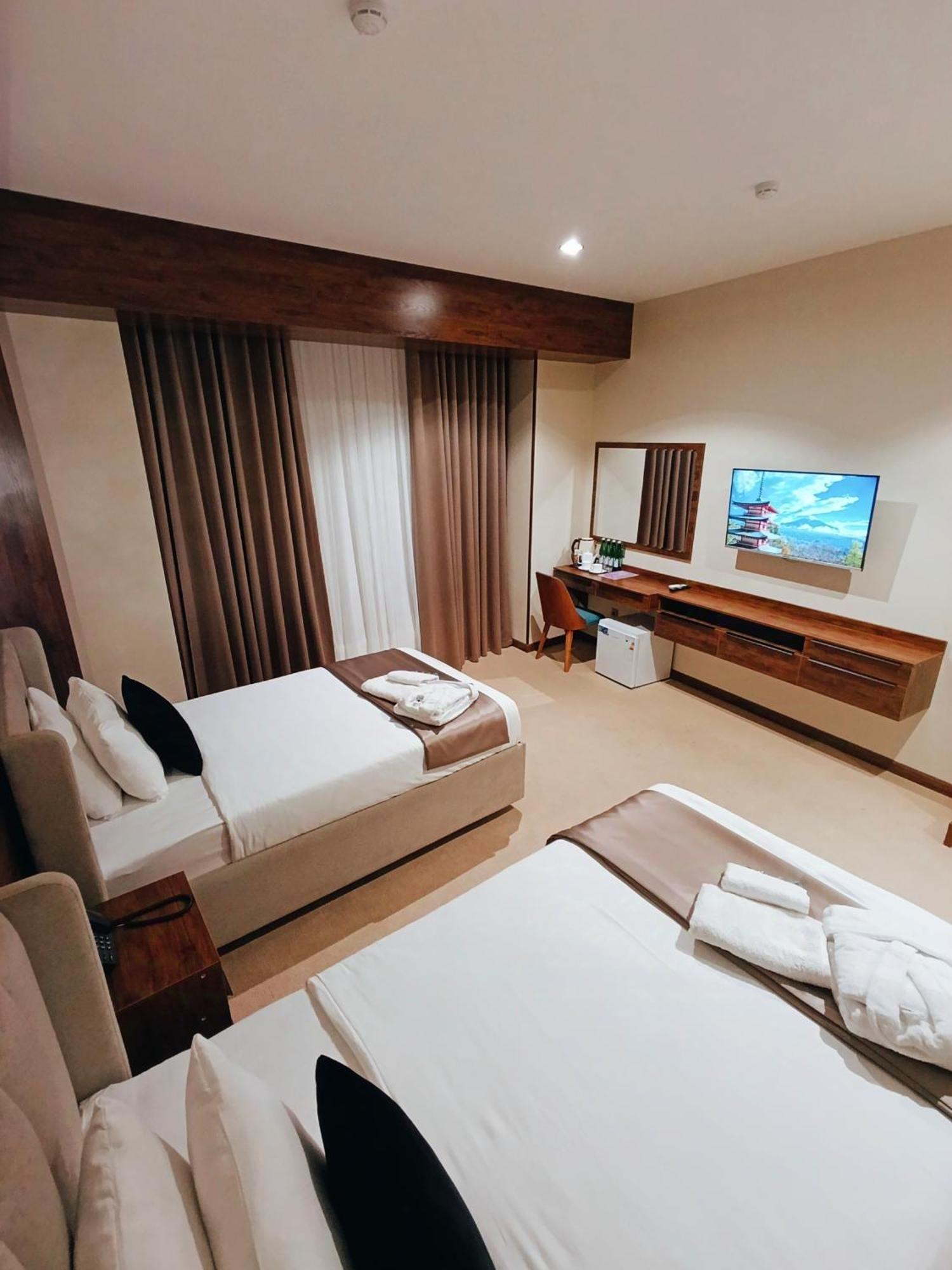 Grand Caravan Tashkent Bagian luar foto