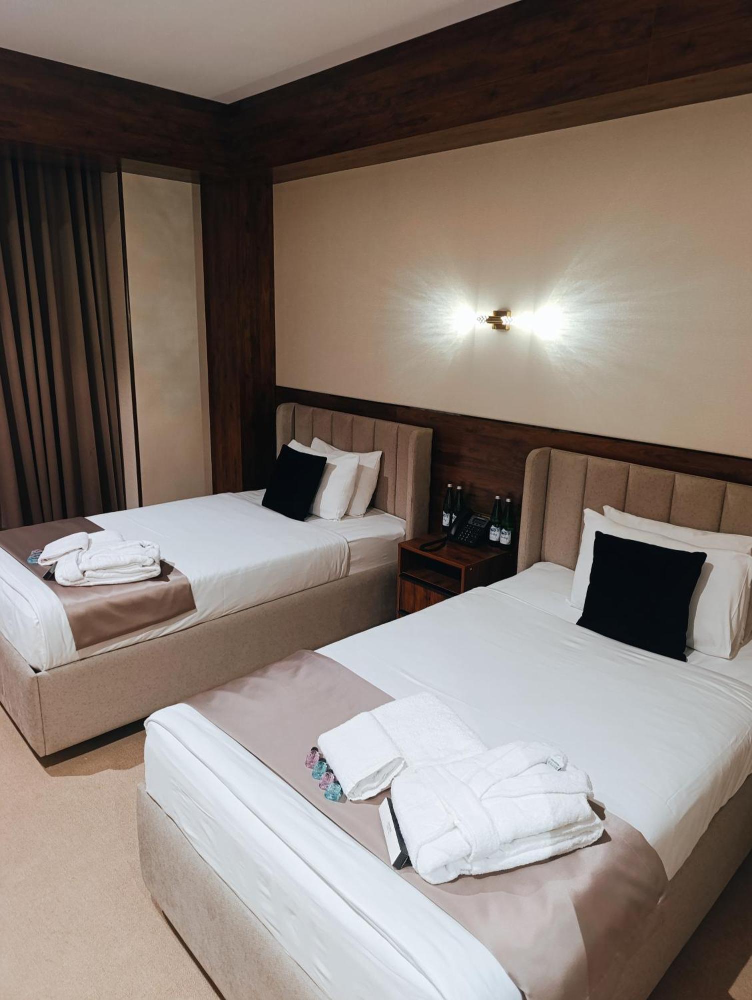 Grand Caravan Tashkent Bagian luar foto